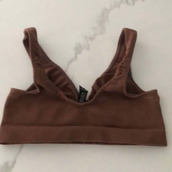 Body by Victoria Player Sports Bra · Medium support · Pull-on style - Picture 2 of 12